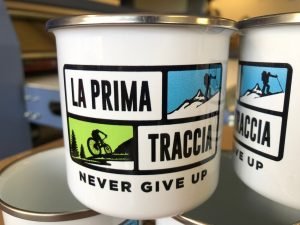 logo su mug in alluminio
